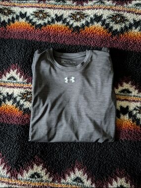 Under Armour Men’s Charcoal Gray Performance Tee